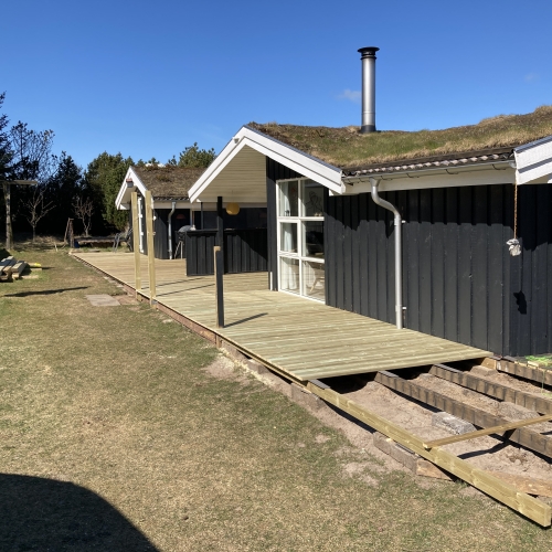 Moderne træterrasse i Løkken