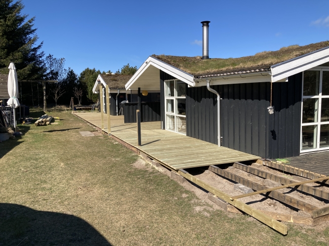 Moderne træterrasse i Løkken